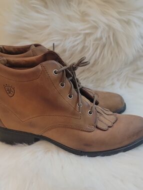 Ariat Tan Leather Chukka Lace-Up Boots. Size 6.5B. Style 12225